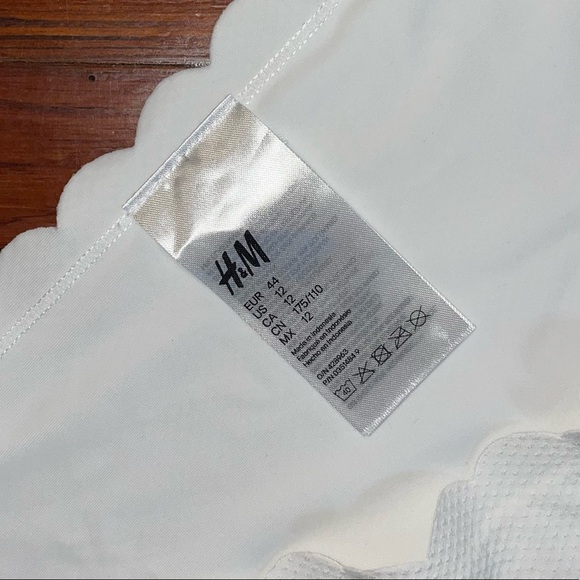 H&M Women’s White Scalloped Textured Bikini Bottoms - Picture 4 of 4